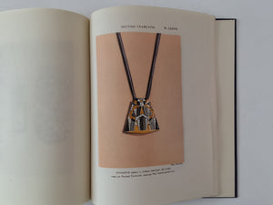 Exposition Internationale des Arts Decoratifs et Industriels Modernes Paris 1925 - Section Artistiques et Technique - Volume IX Parure (Classes 20 a 24) M.PAUL LEON