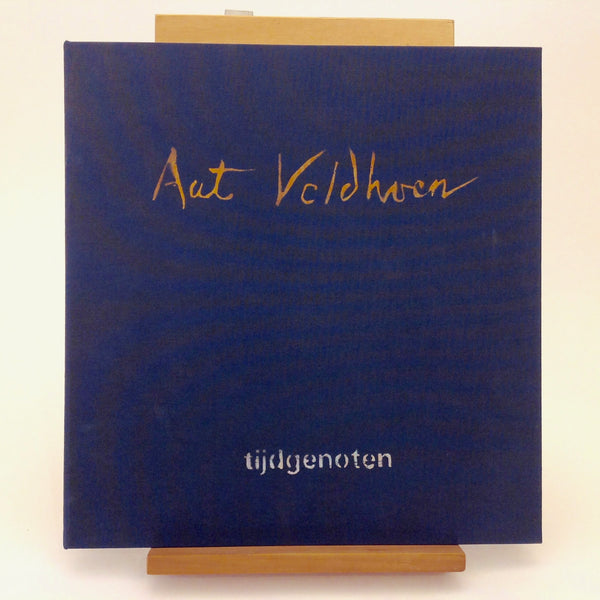  000715 Ter gelegenheid van een tentoonstelling van Aat Veldhoen bij Total Art Gallery is deze editie in samenwerking met Bobb Juweliers te Amsterdam, "Het erotische dubbelhorloge" in een genummerde en gesigneerde oplage van 100 exemplaren uitgegeven.