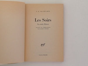 [005409] G.K.VAN HET REVE. Les Soirs (de Avonden) - Un Recit D' Hiver - Roman - Traduit Du Neerlandais Par Maddy Buysse . Paris: Gallimard, 1970. 1st Edition. 206 x 144 Mm. Soft Cover Stiff Folds. Fine 249 pages, text in French - Les Soirs - Un Recit D' Hiver - Roman - Traduit Du Neerlandais Par Maddy Buysse - de Avonden '47 - Browned on the cover, fine on the inside.