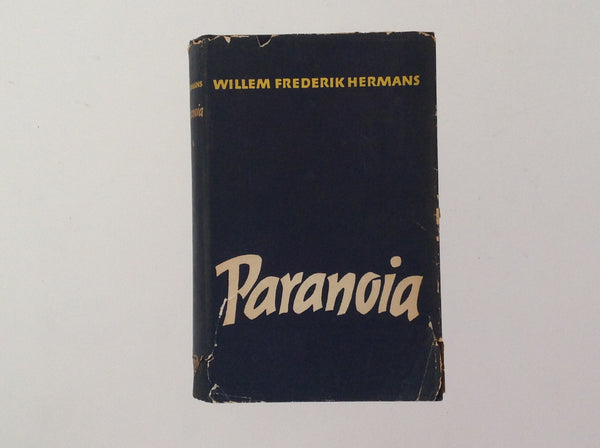 [005412] WILLEM FREDERIK HERMANS. Paranoia - Eerste Druk Met Stofomslag. Amsterdam: Van Oorschot, 1953. 1st Edition. 211 x 135 Mm. Hard Cover Cloth. Fine / Good. 194 pagina's, Nederlandse tekst. - Willem Frederik Hermans - Paranoia - Eerste Druk Met Stofomslag; het boek wat scheef gelezen en verbruind maar mooi, het omslag mist een stuk oonderaan de rug en onderaan de achterkant, enkele scheuren. 